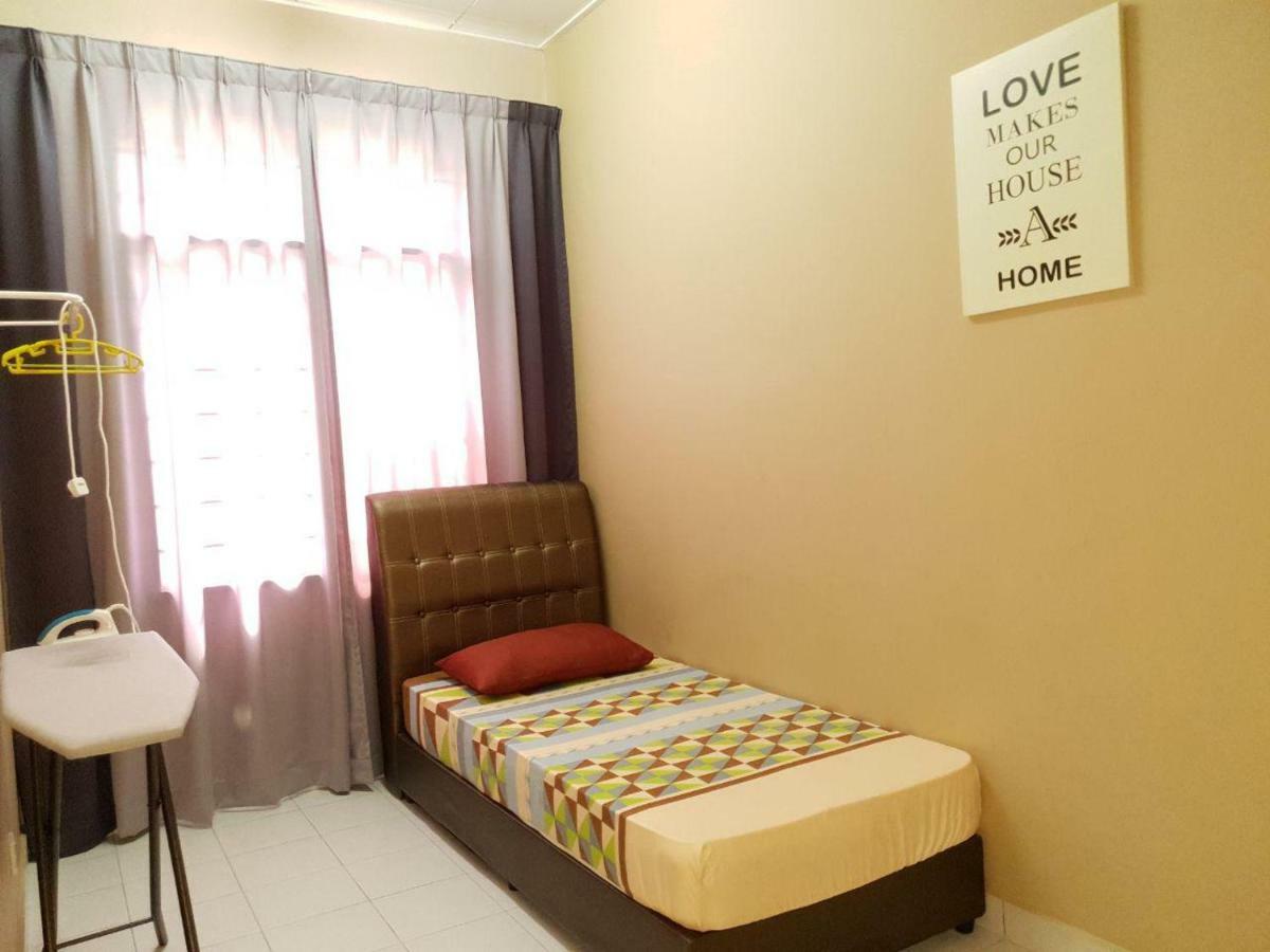 Lindanazri Homestay Mitc Melaka Exterior foto